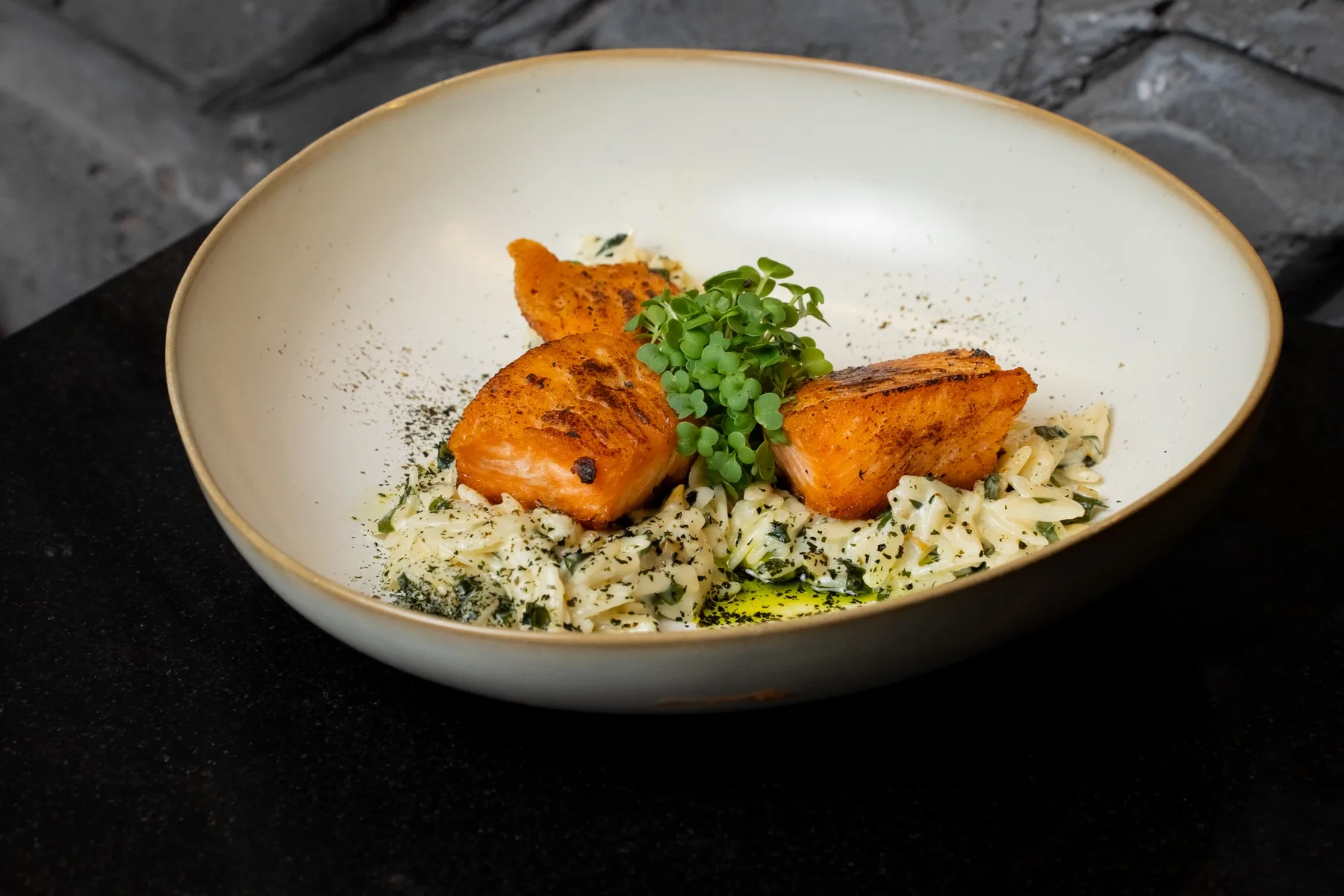 Стейк из лосося с орзо