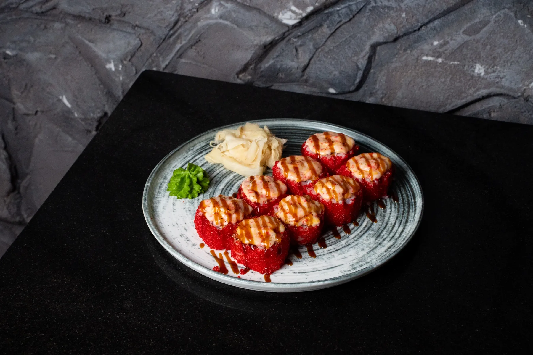 Ролл запеченый с Масаго  Краб